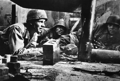 Rajtuz - Niemieccy żołnierze czekają na rozkaz do ataku. Włochy, luty 1944 r.

#fotoh...