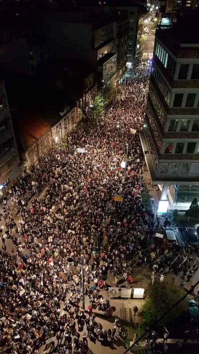 Jarek - W Belgradzie trwają protesty obywateli, kiedy przy wyborach prezydenckich wys...