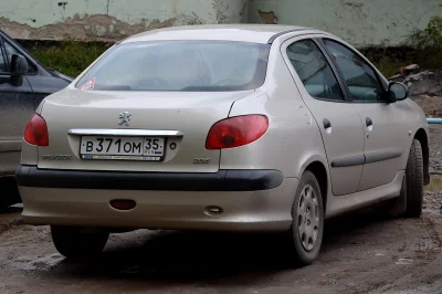 r5678 - Peugeot 206 sedan..

#motoryzacja 

Ała...