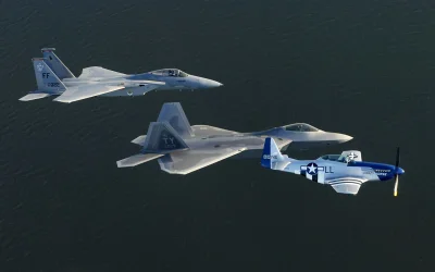 a.....o - Trzy pokolenia na jednym zdjęciu. F-15, F-22, P-51.

#lotnictwo #samoloty...