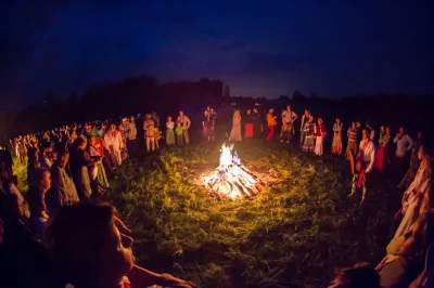 k.....e - Które ze świąt jest chrześcijańskie? Bo jestem ciekawy a mi prościej wymien...