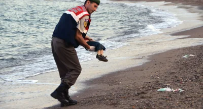 biesy - Logika #4konserwy:

-> ludzie tonący na Morzu Śródziemnym, uciekający przed...