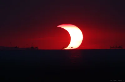 PiotrekPan - Częściowe zaćmienie Słońca widoczne nad Zatoką Manilską.
#astronomia #f...