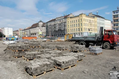 BartlomiejS - Z placu przydworcowego od strony Piłsudskiego znika kostka brukowa, któ...