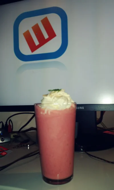 saint - Korzystając z dobrodziejstwa jakim jest nowy blender i truskawki codziennie w...