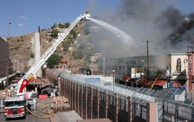 Judasz_ - Strażacy z Arizony pomagają gasić pożar w Meksyku.
#strazpozarna #meksyk #...