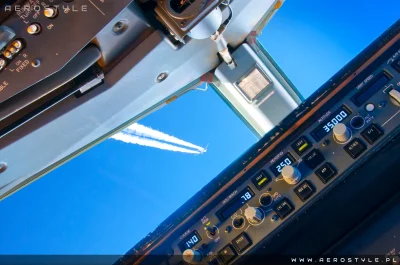majkl85 - Zdjęcie przedstawia Boeinga 737 Enter Air lecącego z Warszawy do Agadiru, w...