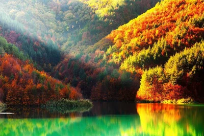 pokrakon - #fotografia #zdjecia #gory #drzewa #bulgaria #jesien #earthporn
Jezioro w...