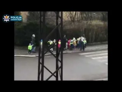 mroz3 - Po tym, jak film trafił do komendy, o zdarzeniu zostały poinformowane wszystk...