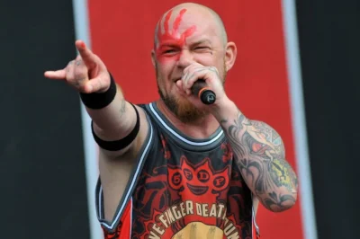 Reynoldzik - Przecież to Ivan Moody z FFDP ^^