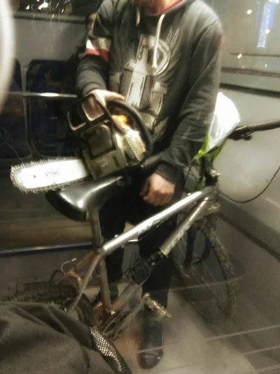 mistejk - Sebiks w #mpkkrakow z rowerem, #piwo w miejsce bidonu i #pila spalinowa w r...