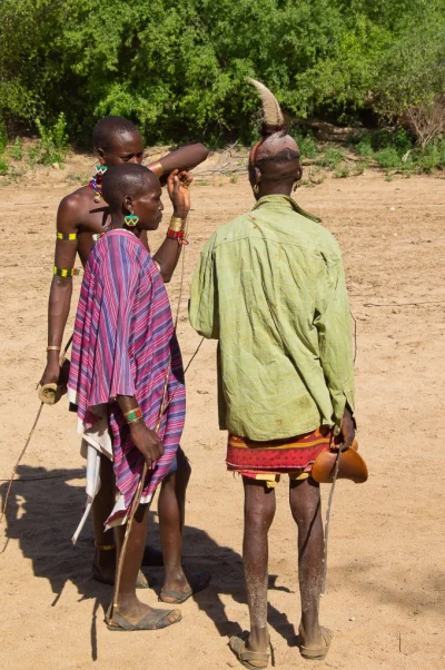 Enricco - W Etiopii w niektórych plemionach (Banna jeśli dobrze pamiętam) jeżeli mężc...