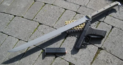 Argetlam - Cudeńka...


 An HK P7 and a Busse Combat Knife AK47 (that’s the blade’s a...