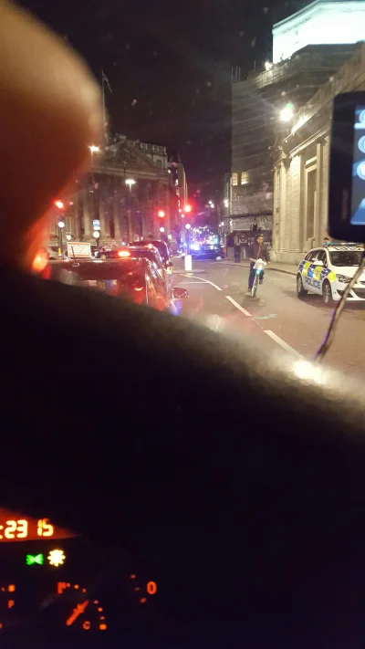 FarrokhBulsarra - @JanTadeusz 300 metrów od nas centrum i okolice london Bridge zamkn...