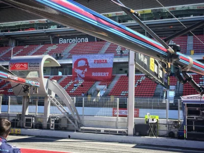 kredzion - A tak się prezentuje flaga z perspektywy garażu Williamsa
#f1 #kubica
