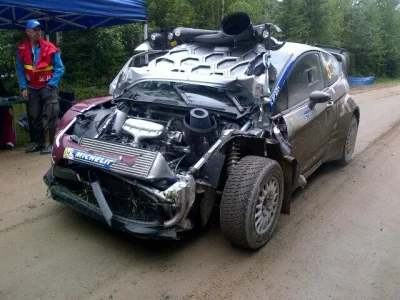 zoniu - #rajdy #wrc

I jeszcze efekt wypadku.

W ten sposób Rosjanin dojechał do mety...