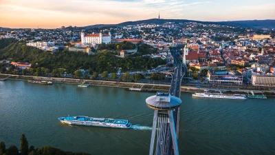 tiyn - pokażcie mi polskie miasto ładniejsze od bratysławy, przecież nawet petrzalka ...