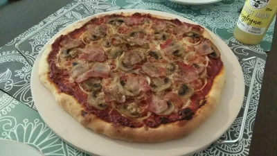 Keep_Calm - Pizza na kamieniu, pycha! :)

#gotujzwykopem #foodporn #pizza #pieczzwyko...