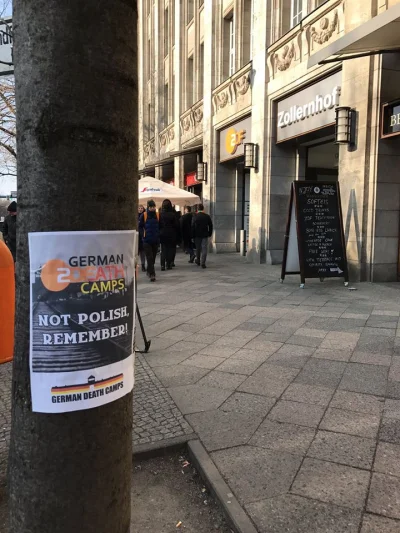 barov07 - Tymczasem... przed berlińskim oddziałem telewizji ZDF.
#germandeathcamps #...