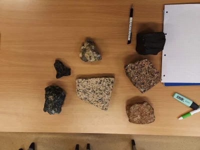 Knapson77 - Jakie to skały i minerały w nich zawarte ? 
#geologia