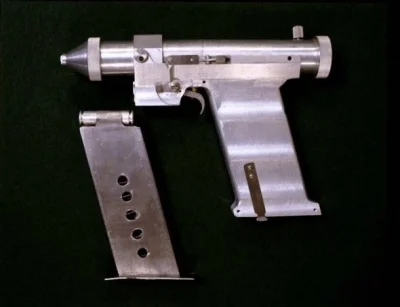 pyzdek - A tutaj prototyp Sowieckiego Kosmicznego Pistoletu Laserowego (przeznaczony ...
