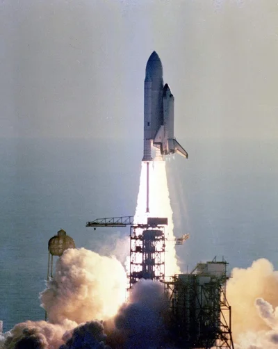 d.....4 - Start wahadłowca Columbia, misja STS-1, 12 kwietnia 1981. 

#kosmos #wahadl...