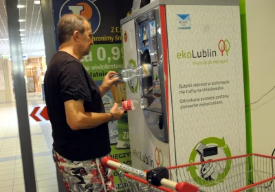 Nivis - > - Automaty na butelki (po prostu mistrzostwo recyclingu).

@rybak_fischer...