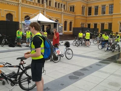 BartlomiejS - Dziś o 11. z placu przed dworcem @Wrocław Główny wystartowała rowerowa ...