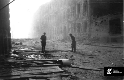 wojna - 6 sierpnia '44. Ulica Kredytowa po bombardowaniu. 
Autor zdjęcia: Joachim Jo...