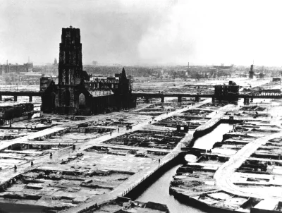 Graff - Średniowieczne centrum Rotterdamu zniszczone po nalocie 14 maja 1940:
#fotoh...