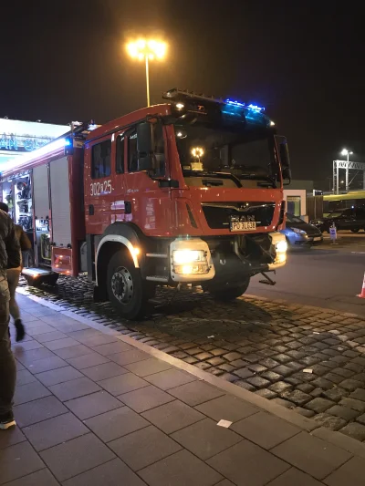 F309 - Ktoś co info czemu Dworzec główny ewakuowali w #poznan