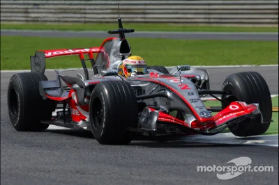 Intimissi - McLaren MP4-22 z 2007, na zdjęciu wersja z GP Włoch na Monzie bez tej gór...
