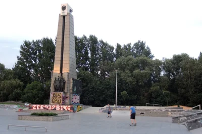 xstempolx - Tak mi się skojarzyło: w Katowicach z placu pod pomnikiem zrobiono skatep...