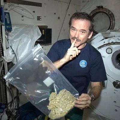 Evidence - Ile waży 100g #marihuana w kosmosie? Jakie to uczucie zmedykować się i lat...