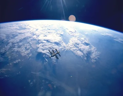 a.....2 - Stacja kosmiczna Mir widziana z pokładu wahadłowca Atlantis (⌐ ͡■ ͜ʖ ͡■)

...