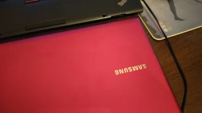 l.....k - Klapa od mojego laptopa od dzisiaj jest różowa. Najlepsze jest to że to dod...