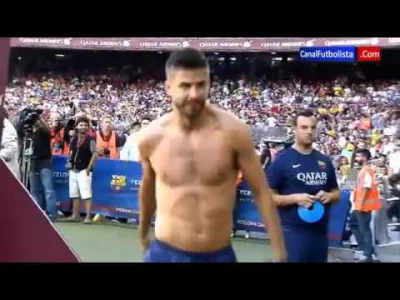 O.....9 - ładne zachowanie Pique #pilkanozna #barcelona