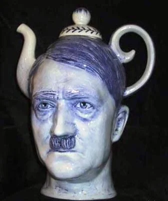 RobieInteres - Ktoś chce herbatki? ( ͡º ͜ʖ͡º)
#hitler #heheszki #ocieplaniewizerunku...