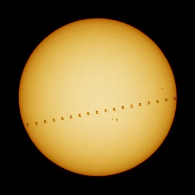 namrab - Tranzyt Międzynarodowej Stacji Kosmicznej na tle Słońca. Fotka jeszcze ciepł...