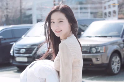 XKHYCCB2dX - #yeonwoo #momoland 
#koreanka