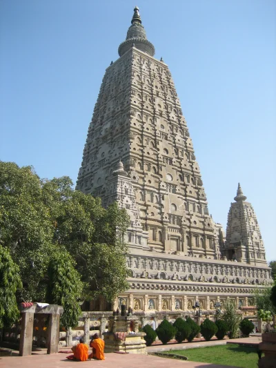 myrmekochoria - Świątynia Mahabodhi (55 metrów wysokości) w Indiach. Świątynia stara ...