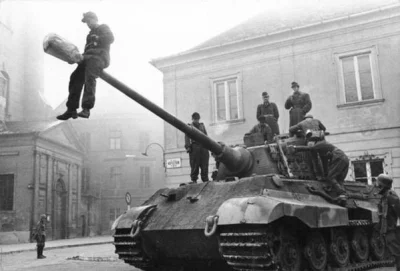 Pshemeck - Jeden z najcięższych i największych czołgów Königstiger Tiger II. Węgry 19...