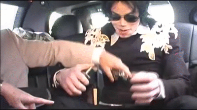 K.....w - gdy idziesz do klubu
#gif #michaeljacksonspam