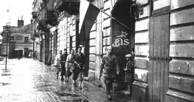 kaczy_cooper - oryginale foto z sierpnia 1944. 
na czele patrolu Rajmund Kaczyński, ...