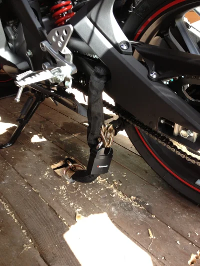 S.....Q - @Wasky: Mój motocykl jest w garażu przypięty łańcuchem do belki zamontowane...