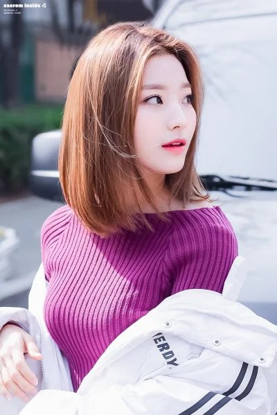 XKHYCCB2dX - #saerom #fromis9 
#koreanka