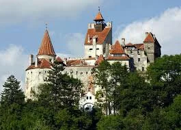Tratak - Pierwowzorem księcia Draculi był Vlad Dracul. Mieszkał on w zamku Bran w Rum...