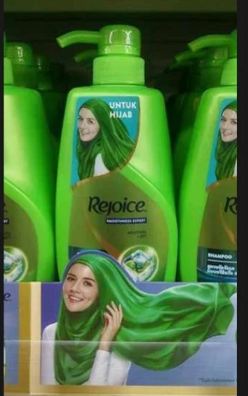 onet12 - Nie wiem czy to reklama szamponu czy płynu do prania... 
#heheszki #kalkazim...
