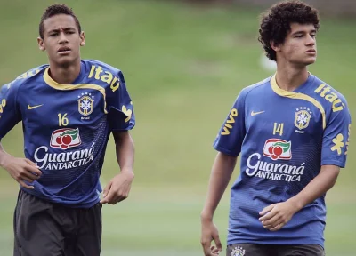 zreflektowany - chłopak po prawej to Philippe Coutinho a nie Pato jak jest napisane w...