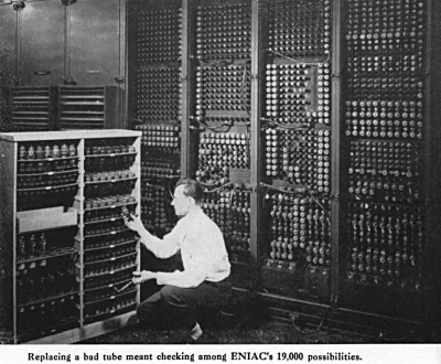 b.....i - ENIAC też zajmował jedną halę. Obecnie (50-60 lat później) szybszy od niego...